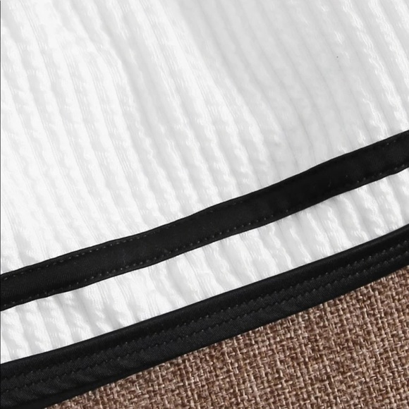 Bikini - Picture 3 of 6